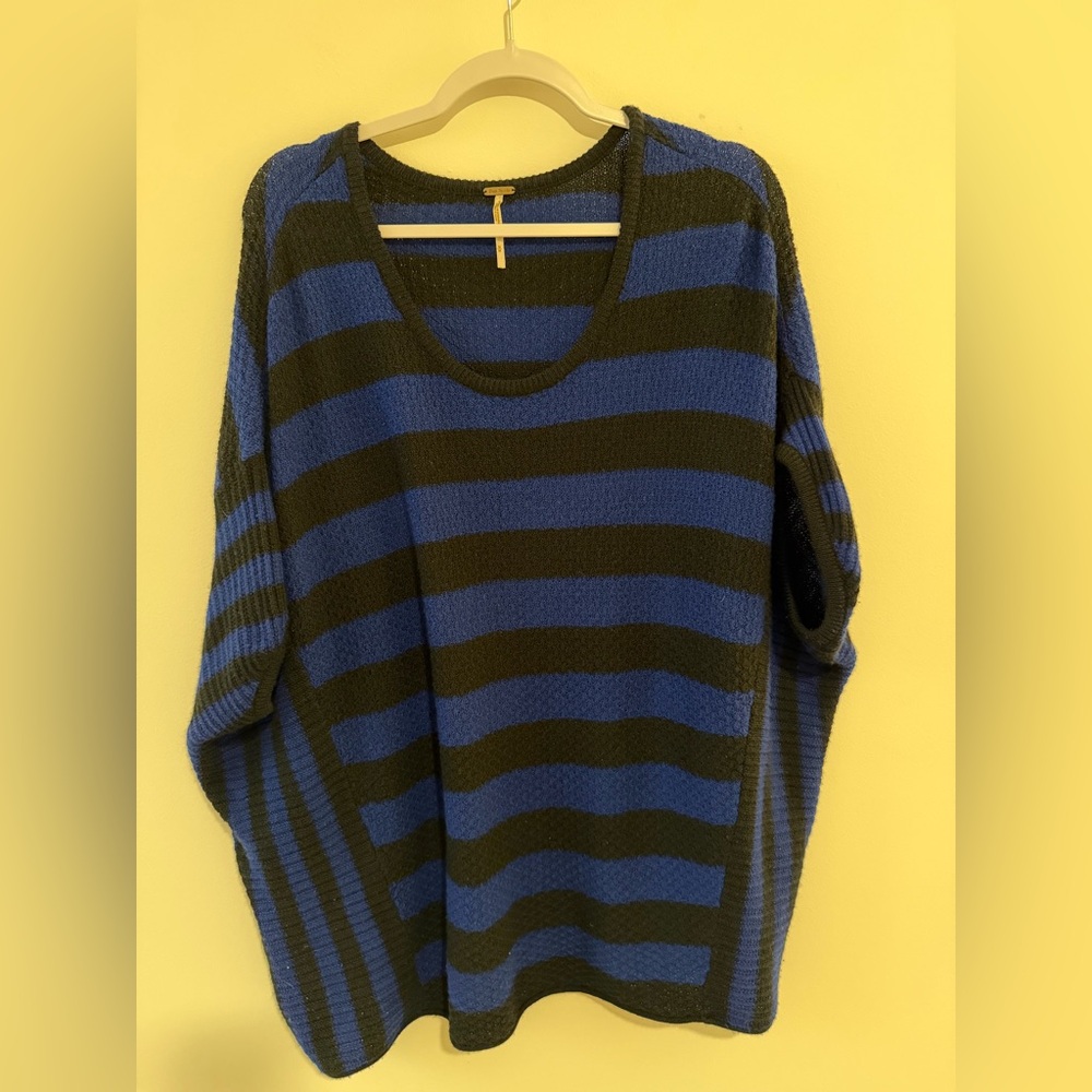 Free People *LIKE NEW* Striped Short Sleeve Oversized Style Sweater, 47% Wool